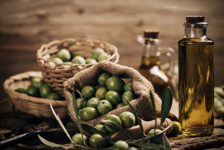 aceite de oliva con olivas tianDe guide
